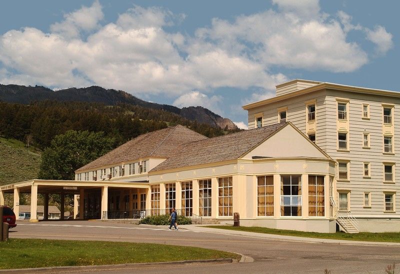 Mammoth Hot Springs Hotel Exterior photo